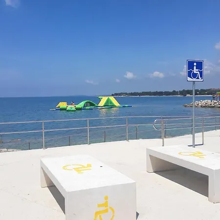 Apartman With A Parking Space Stinjan, - 15256 *