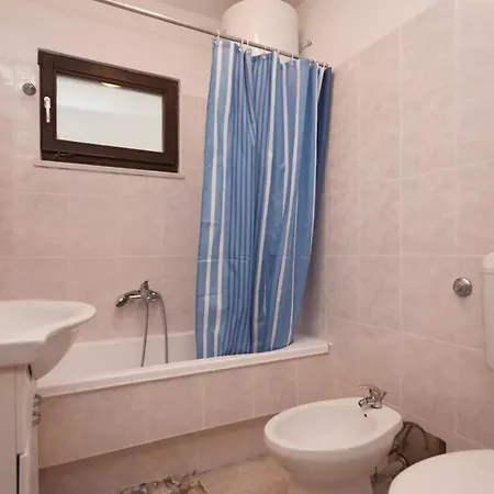 With A Parking Space Stinjan, - 15256 *