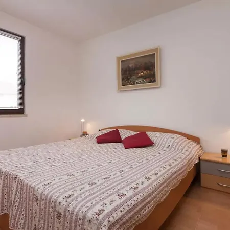 With A Parking Space Stinjan, - 15256 * Póla