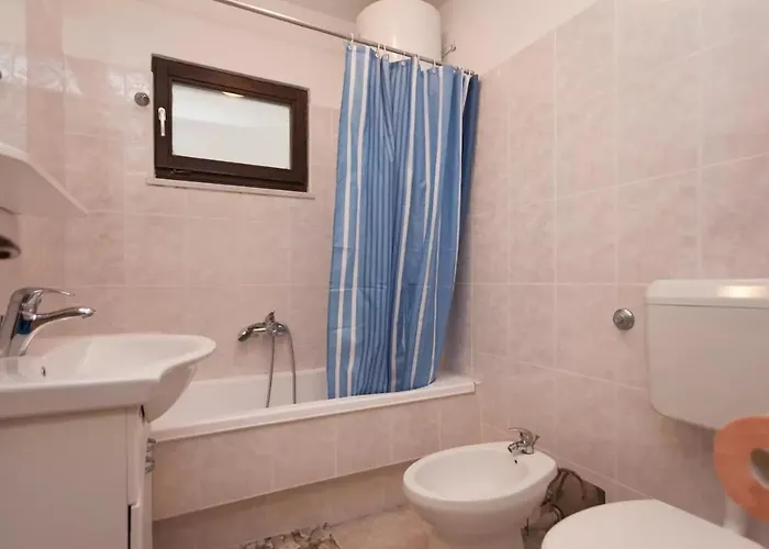 With A Parking Space Stinjan, - 15256 *