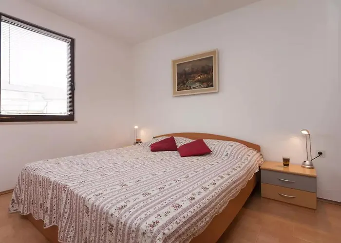 With A Parking Space Stinjan, - 15256 * Pula