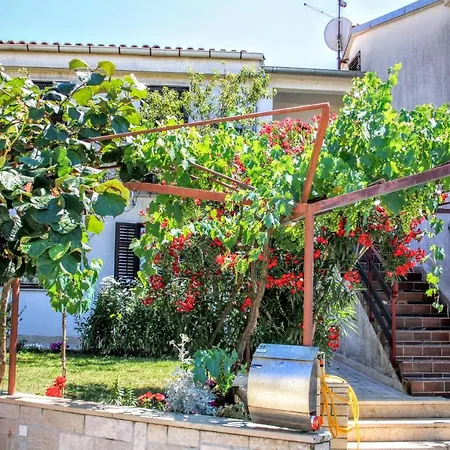 With A Parking Space Stinjan, - 15256 Apartment Pula